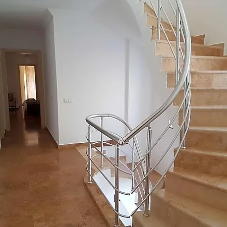 Sleeps 14 Pool Air Con Wifi * קלקן