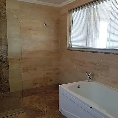 וילה Sleeps 14 Pool Air Con Wifi