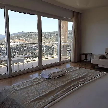 Sleeps 14 Pool Air Con Wifi קלקן