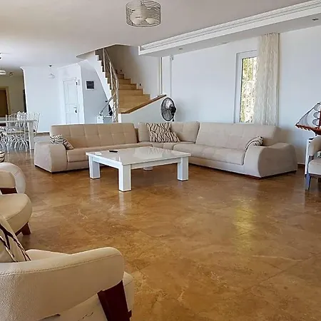 Villa Sleeps 14 Pool Air Con Wifi *
