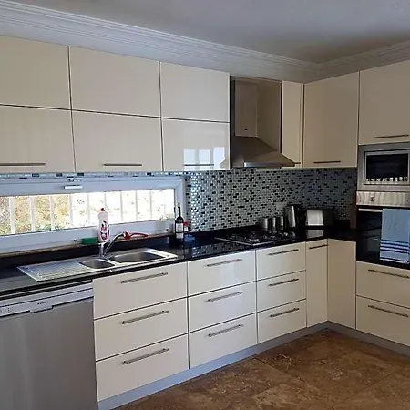 Sleeps 14 Pool Air Con Wifi *