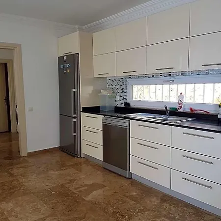 Sleeps 14 Pool Air Con Wifi *