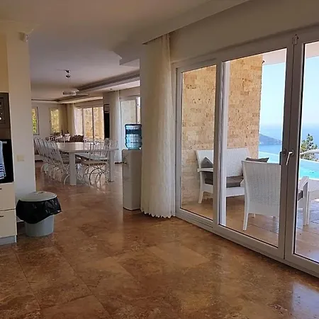 Sleeps 14 Pool Air Con Wifi