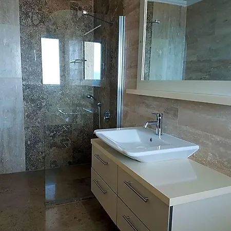 Sleeps 14 Pool Air Con Wifi
